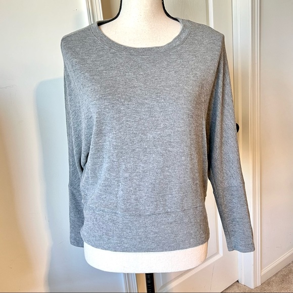 CUPCAKES & CASHMERE Gray Nirvana Dolman Sleeve Sweater—SZ. Small - Picture 3 of 14